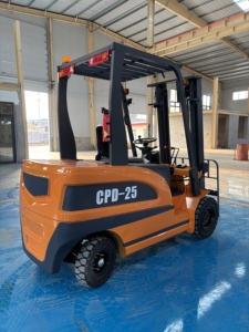 Chariot élévateur électrique certifié CE ISO à exportation directe d'usine Mini Diesel tout terrain avec batterie au lithium - Product Image 3