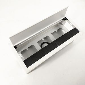 Blanc 135mm Largeur Métal Flip Cover Brosse Fermeture Douce Flip up Fil Gestion des Câbles Boîte à œillets avec 3 86mm Prise Murale Trou - Product Image 1