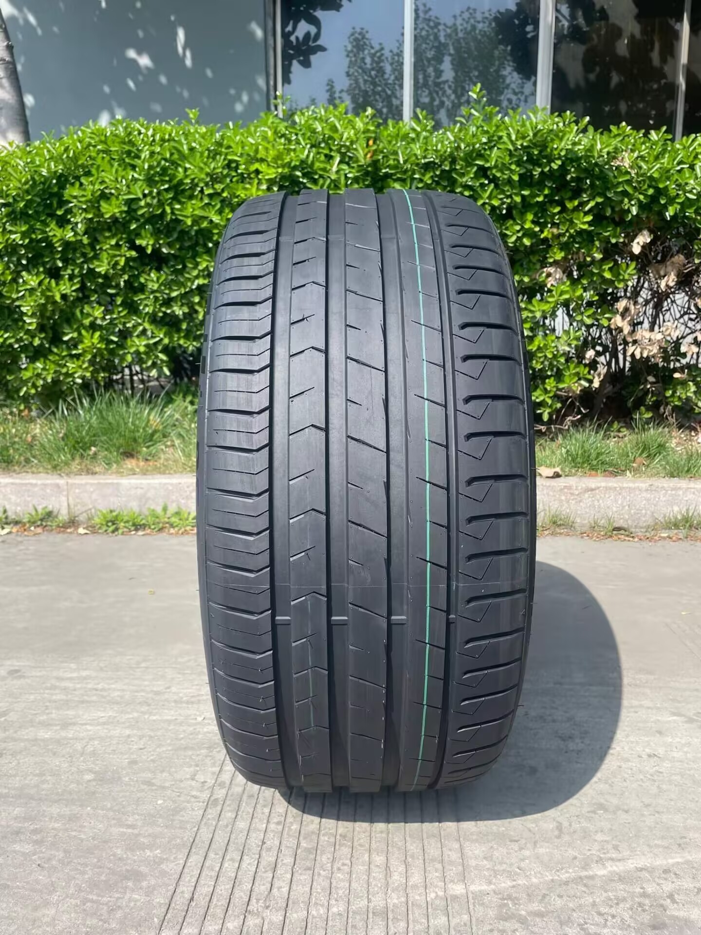 235/35ZR18 235/35ZR18 CAR TYRES UHP Tyre PCR Tires 235/35/18 Use 