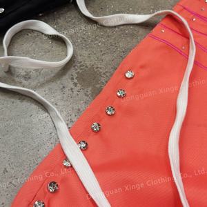 Pantalon en nylon personnalisé OEM avec lettres brodées, pantalon en polyester pour homme, taille élastique, respirant, décontracté, ample, avec strass - Product Image 3