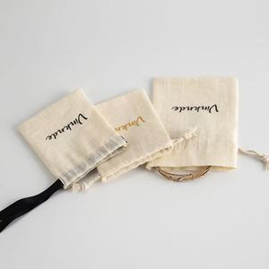 ถุงผ้าฝ้ายแท้ 100% แบบมีเชือกผูก พิมพ์ลายตามสั่ง ขนาดเล็ก สำหรับใส่เครื่องประดับ พร้อมโลโก้ ขายส่ง สำหรับบรรจุภัณฑ์ของขวัญ - Product Image 5