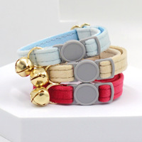 Collier pour chien et chat en velours de luxe, écologique, réglable, avec clochette, design personnalisable, couleur unie, durable et doux