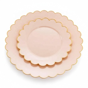 <span class=keywords><strong>Assiette</strong></span> en plastique jetable <span class=keywords><strong>rose</strong></span> ronde de 9 "avec bord doré festonné, ensemble de vaisselle à fleurs à dessert blanches, vaisselle de camping - Product Image 1