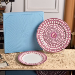Ensemble de 2 assiettes à dîner et à dessert en porcelaine fine européenne écologique de luxe avec motif végétal - Product Image 4
