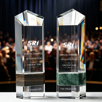 Trophée étoile personnalisé en cristal avec base en marbre vert et plaque gravée pour la reconnaissance des excellents performants d'entreprise