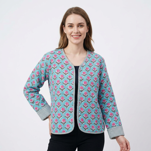 Chaqueta Azul Acolchada Hecha a Mano con Patrón Floral, 100% Algodón Suave, Kimono Reversible para Mujer, Estilo Formal con Cuello en V y Cinturón - Product Image 1