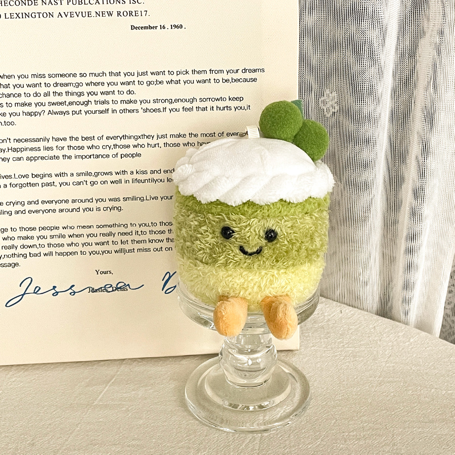 Pastel de cereza degradado con sabor a matcha.