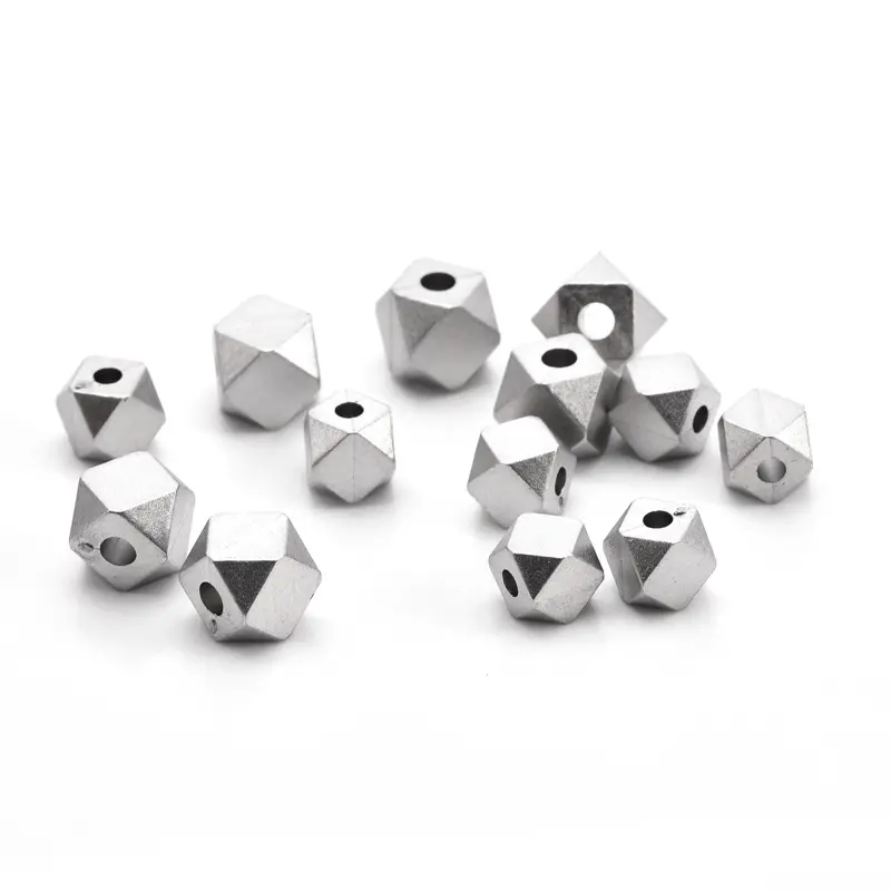 クボジュエリーステンレス鋼両面彫刻面新しいデザイン小穴スペーサー幾何学的ポリゴンビーズ
