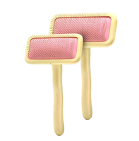 Brosse démêlante Baoli OEM en hêtre à poignée ondulée pour massage et toilettage des animaux, outil de démêlage et de démoussage des poils