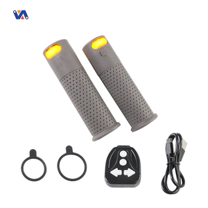 Empuñadura de manillar de <span class=keywords><strong>patinete</strong></span> con luz de giro para <span class=keywords><strong>patinete</strong></span> eléctrico <span class=keywords><strong>Xiaomi</strong></span>, barra de manillar de goma, <span class=keywords><strong>cubierta</strong></span> de silicona con luz de giro - Product Image 1