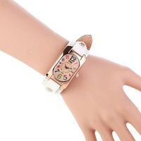 Montres-bracelets à quartz numériques colorées rectangulaires de 30 mm en cuir rétro personnalisées avec logo sur mesure