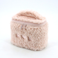 Sac de voyage doux et moelleux pour maquillage, organiseur de toilette en polaire rembourré, sac de rangement de voyage en peluche pour salle de bain, cadeau idéal pour les fans de spa