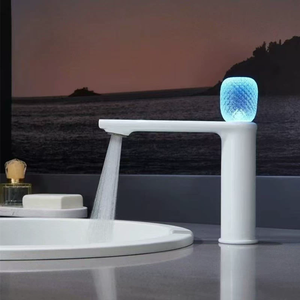 Robinet à poignée en cristal LED au design moderne, aérateur réversible, finition gris métal, laiton, anti-éclaboussures, avec sortie d'eau douce - Product Image 4