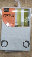 Les rideaux sont fabriqués en 100 % polyester et sont très faciles à installer et à enlever.
