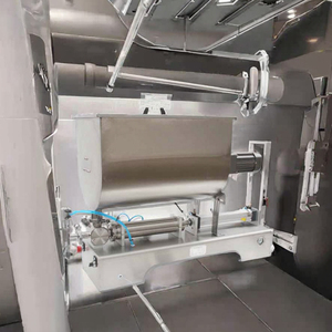 Machine semi-automatique pneumatique à piston volumétrique pour mini-bouteilles en verre, idéale pour les applications cosmétiques, l'huile de cuisson, la bière, le plastique et le métal. - Product Image 3