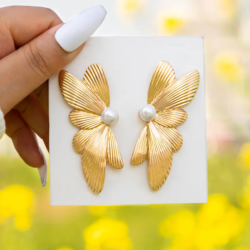 2022 New Pearl Inlaid Butterfly Stud Earrings Geometric Irregular Alloy Butterfly Earring Jewelry