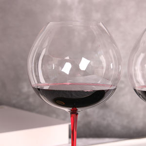 <span class=keywords><strong>Verre</strong></span> à <span class=keywords><strong>vin</strong></span> rouge en cristal soufflé à la main <span class=keywords><strong>avec</strong></span> <span class=keywords><strong>pied</strong></span> <span class=keywords><strong>noir</strong></span> et tige rouge en vrac de Chine - Product Image 3