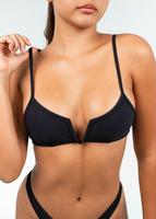 Fabricant OEM ODM de maillots de bain en tissu recyclé, design personnalisé, décolleté en V, string minimaliste, ensemble de bikini pour femmes
