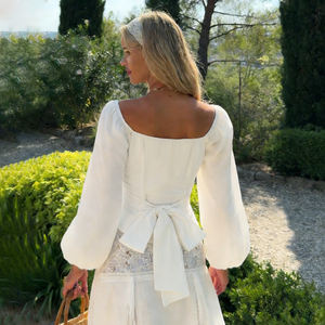 Blusa francesa vintage con hombros descubiertos y botones, corte ajustado, dobladillo irregular y detalle de lazo en la espalda. - Product Image 6