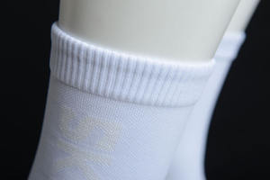 Vente en gros de chaussettes de cyclisme blanches Crew Sport Compression Fit Chaussettes de vélo Chaussettes de vélo athlétiques personnalisées respirantes Fabricant - Product Image 4