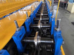 Machine de fabrication de poteaux de clôture <span class=keywords><strong>Colorland</strong></span> populaire en Australie, machine de formage de profilés de clôture avec moteur à engrenages PLC, facile à utiliser, 380V - Product Image 4