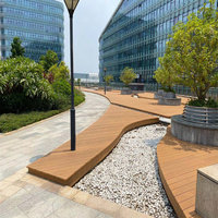 Revêtement de sol en composite WPC Vanjoin à design flexible pour allées courbes dans les parcs