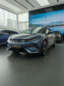 BYD Song L EV 25, SUV électrique à propulsion arrière, autonomie ultra-longue de 662 km, avec écran tactile LCD de 15,6 pouces - Product Image 1
