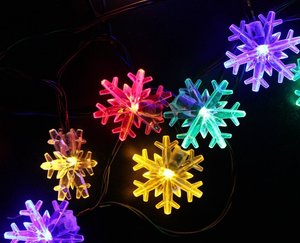 Luces de Navidad a Pilas con Forma de Estrella, Copo de Nieve, Piña y Campana, Decorativas, de Colores, para Interiores, Fiestas - Product Image 1
