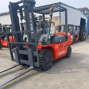 Montacargas Diésel Heli CPCD50 Usado, 5 Toneladas, Transmisión Automática, 99% Nuevo, Desplazador Lateral Hidráulico, Mástil de Dos Etapas, Neumáticos Sólidos, Motor Isuzu - Product Image 4
