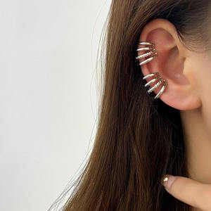 Pendientes <span class=keywords><strong>de</strong></span> clip <span class=keywords><strong>de</strong></span> oreja sin perforación Pendientes <span class=keywords><strong>de</strong></span> envoltura <span class=keywords><strong>de</strong></span> oreja chapados en oro <span class=keywords><strong>de</strong></span> 18 quilates Envío rápido Pendientes <span class=keywords><strong>de</strong></span> oreja <span class=keywords><strong>de</strong></span> moda para mujer - Product Image 1