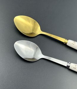 Offre Spéciale – Ensemble de Couverts Dorés en Acier Inoxydable avec Manche en Céramique Effet Marbre Nordique – Couteau, Fourchette, Cuillère – Idéal pour Cadeau et Mariage - Product Image 3
