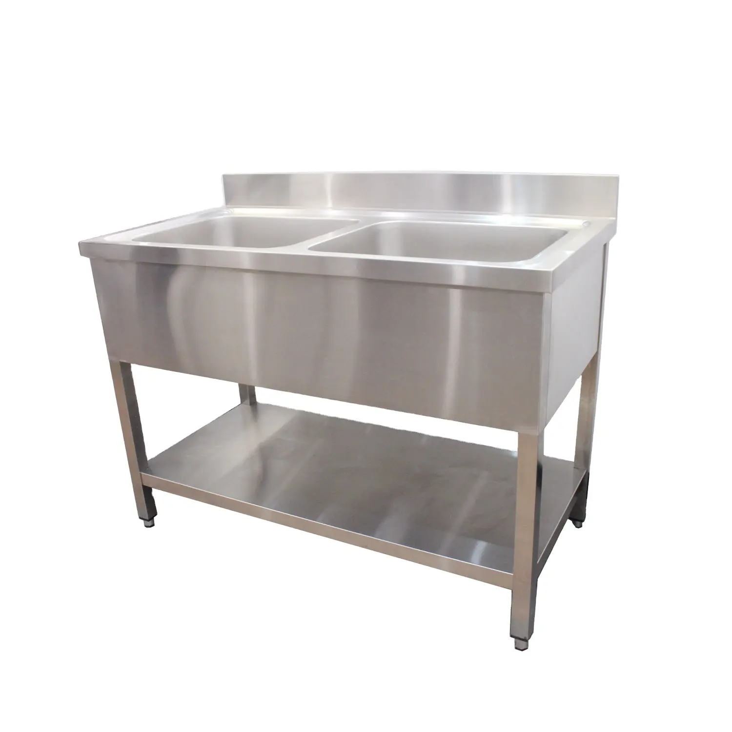 Double bowl sink with baseplate