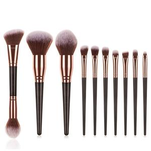 Juego Portátil Personalizado de 15 Brochas de Maquillaje Veganas de Pedido Mínimo Bajo con Estuche para Polvos, Base, Ojos, Cejas y Delineador - Product Image 6