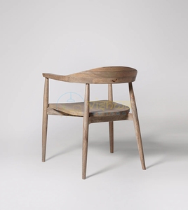Fauteuil d'appoint en bois de Sheesham nordique avec dossier incurvé, accoudoirs sculptés et pieds effilés – Mobilier de salon moderne et minimaliste - Product Image 4