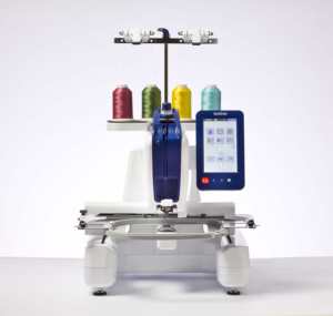 Machine à broder Brother Persona à aiguille simple de haute qualité avec support à 4 bobines pour casquettes, petits t-shirts et manches - Product Image 3