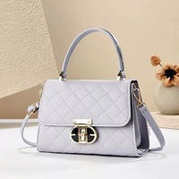 Tas Selempang Wanita Motif Berlian Quilted dari Kulit PU dengan Kunci Logam