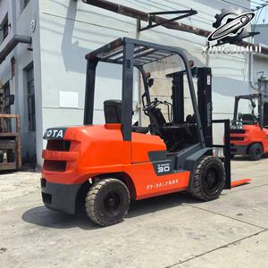 Chariot élévateur TOYOTA FDZN30 3 tonnes d'occasion, importé du Japon, moteur 1DZ-2, machine d'occasion, alimenté au carburant, avec déplaceur latéral pour conteneurs. - Product Image 3