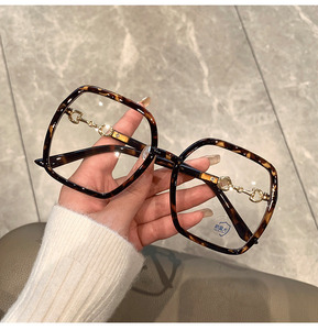 Lunettes pour <span class=keywords><strong>femmes</strong></span> à monture carrée noire, style essentiel pour visage épuré, monture surdimensionnée style <span class=keywords><strong>affiche</strong></span>, protection anti-lumière bleue - Product Image 5