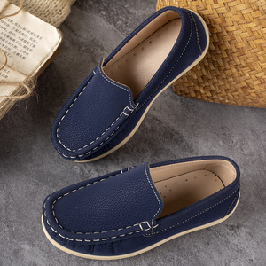 รองเท้าโลฟเฟอร์แฟชั่นทำมือขายส่งสำหรับเด็กผู้ชาย ระบายอากาศได้ดี กันลื่น เหมาะสำหรับใส่กลางแจ้ง รองเท้าหนังสีดำแบบแบนสำหรับเด็ก - Product Image 3