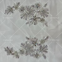 Populaire bien conçu Hot Fix Argent Fleur Strass Applique Corsage pour Robes De Mariée Strass Applique