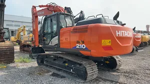 Excavatrice sur chenilles hydraulique Hitachi ZX210, moteur Isuzu, système de cabine optimisé avec commande PLC pour une efficacité de construction élevée - Product Image 1