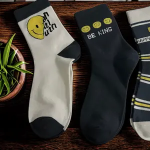 Özel erkek elbise pamuk çorap mutlu çorap ot çorap fabrika OEM üretici renkli örgü özel Logo kadınlar ve erkekler rahat