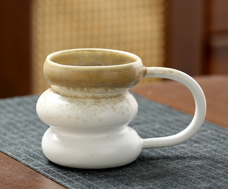 Grosse tasse dun-bouche de tasse jaune