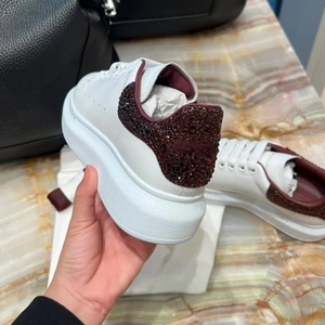 Zapatos deportivos transpirables de diseñador de lujo para hombre, zapatos informales con cordones Mqqueen, zapatos gruesos de tendencia a la moda, zapatos atléticos antideslizantes - Product Image 2