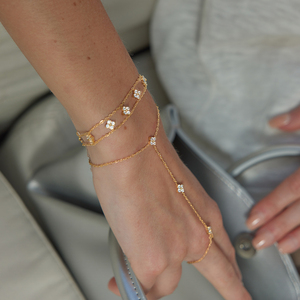 เครื่องประดับ J&D สร้อยข้อมือรูปใบโคลเวอร์สี่แฉกสองชั้น ชุบทอง 18K ประดับเพชรซิร์โคเนียสีขาว ทำจากสแตนเลสสตีล กันน้ำ สำหรับผู้หญิง - Product Image 2