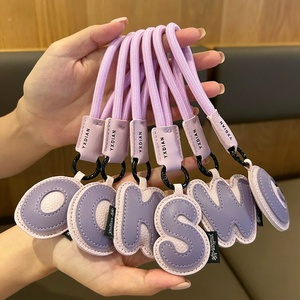 Breloques de sac en cuir de haute qualité, lettres de l'alphabet en PU (26 lettres), cadeaux d'anniversaire pour filles, souvenirs de vacances très demandés - Product Image 2