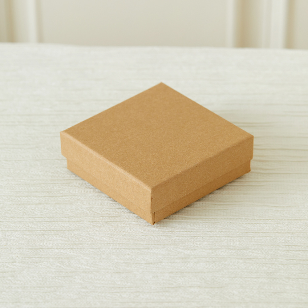 Marron [Boîte à bracelet 7,5 x 7,5 x 3,5 cm avec mousse]