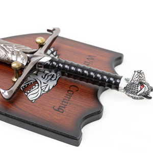 Espada Longclaw de 35 Pulgadas de Juego de Tronos con Placa para Pared |   Arma Familiar de <span class=keywords><strong>Jon</strong></span> <span class=keywords><strong>Snow</strong></span> Stark - Product Image 5