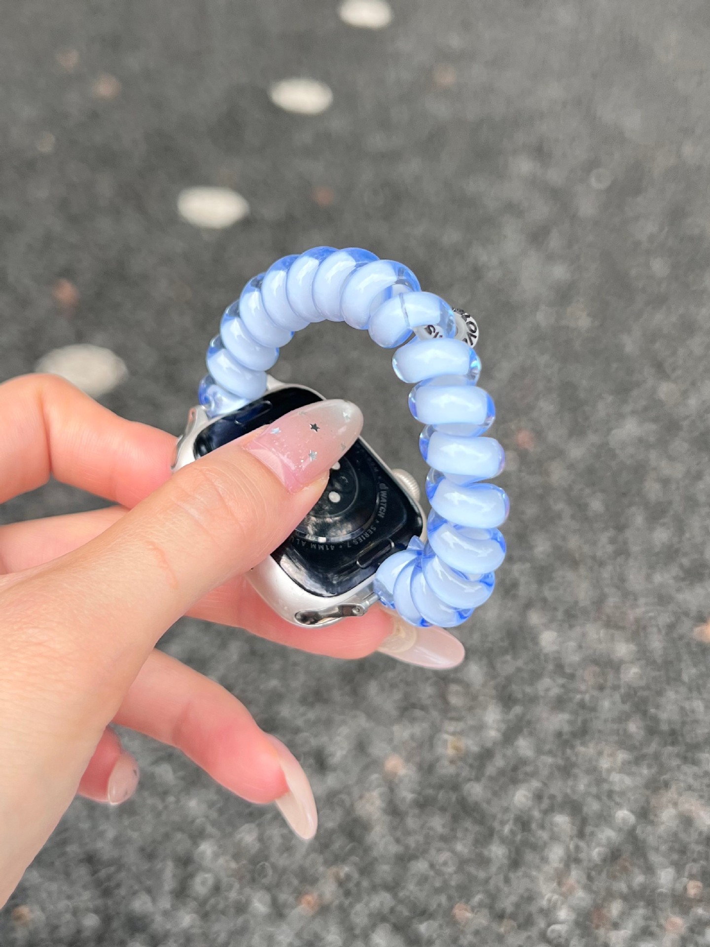 4- Bleu transparent