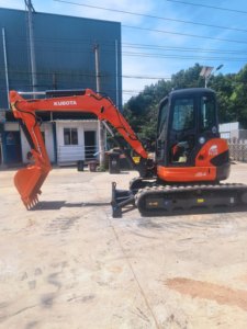 รถขุดขนาดเล็ก Kubota U55-4 น้ำหนัก 5.5 ตัน แบบตีนตะขาบ พร้อมบุ้งกี๋ขุดขนาด 0.22 ลูกบาศก์เมตร อุปกรณ์ก่อสร้างมือสอง - Product Image 1